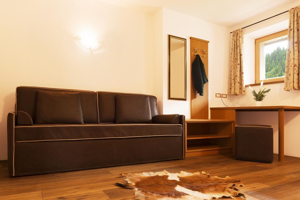 Garni Hotel Geier Santa Cristina Val Gardena Room photo